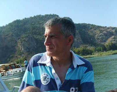 Alabora olan teknedeki aileyi kurtarmaya çalışan balıkçı boğuldu
