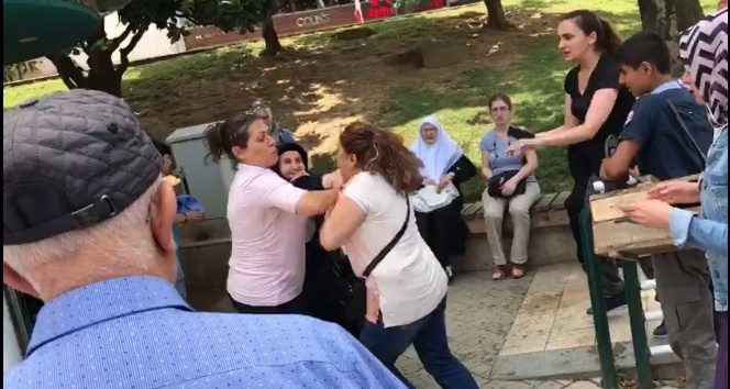 CHP standında şehit annesine saldırı iddialarına açıklama