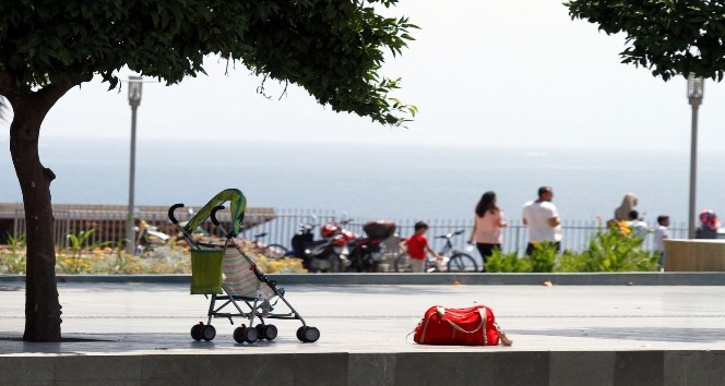 Antalya orduevi karşısında şüpheli bebek arabası alarmı