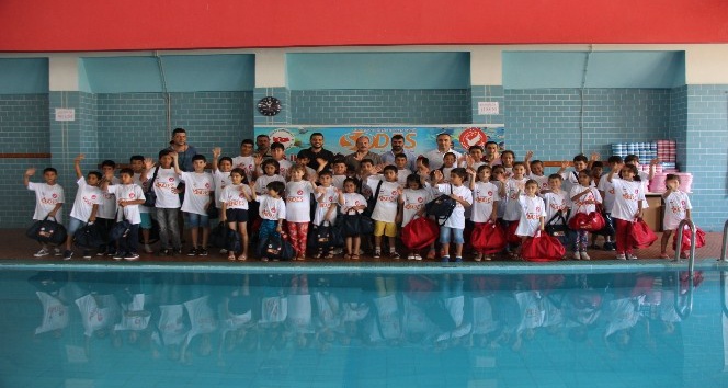 Hatay’da sevgi evlerindeki çocuklara ücretsiz yüzme kursu