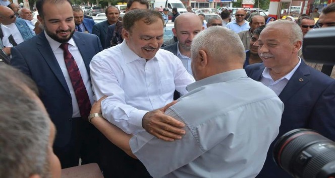 Bakan Veysel Eroğlu, Dinar ilçesinde çarşı esnafını ziyaret etti
