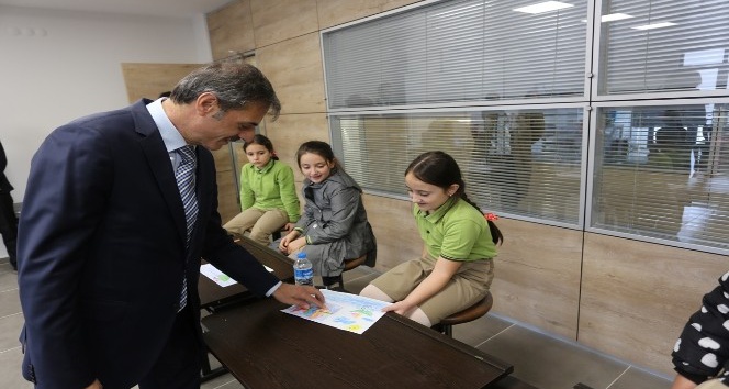 Minikler geleceğe Serdivan Çocuk Akademisi’nde hazırlanıyor
