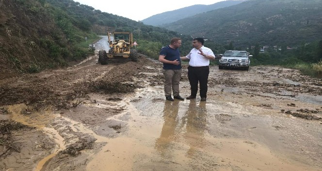 Başkan Kılınç, selin kapattığı yollara ilk müdahaleyi yaptı