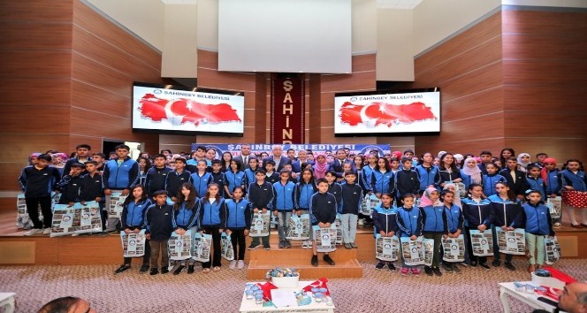 Şahinbey’de kitap okuma yarışmasında dereceye giren 681 öğrenciye ödül