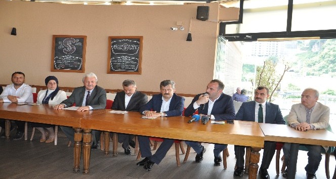 AK Parti milletvekili adayları muhtarlarla bir araya geldi