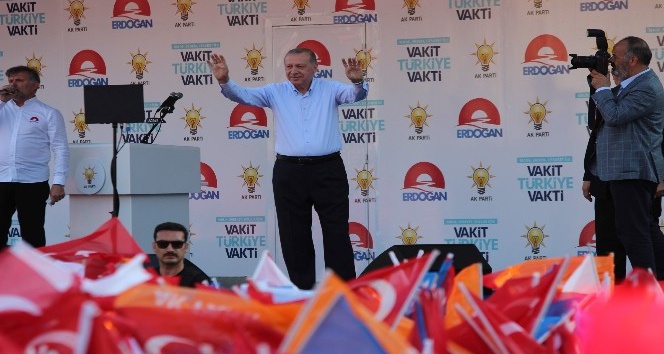 Erdoğan: &quot;Sandığın rengi belli olunca çamura yatmaya başlıyorlar&quot;