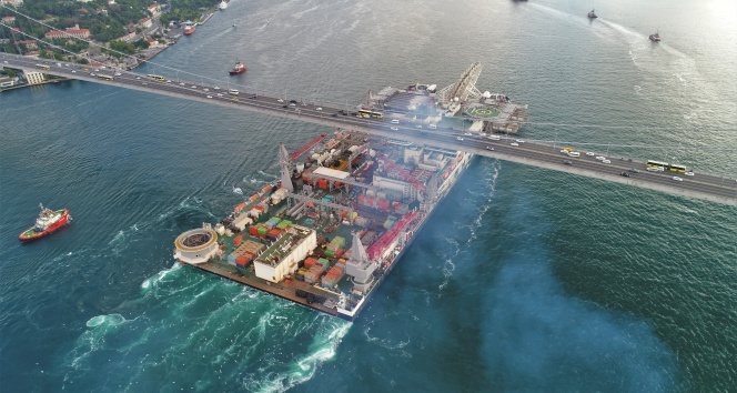 Dünyanın en büyük inşaat gemisi İstanbul Boğazı&#039;ndan böyle geçti