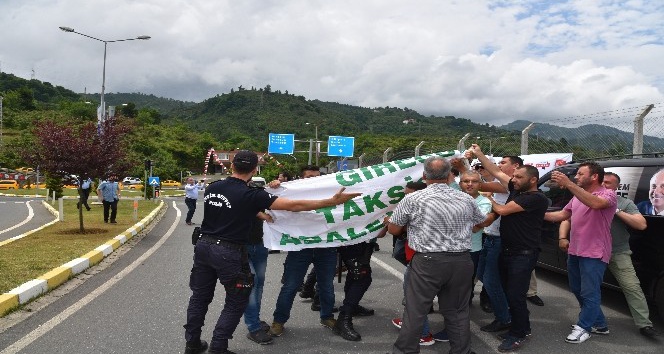 Ordu-Giresun Havaalanı’nda taksiciler ile polis arasında gerginlik