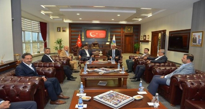 Rektör Karakaya, Cumhurbaşkanı danışmanları ve bakanlık bürokratları ile biraraya geldi