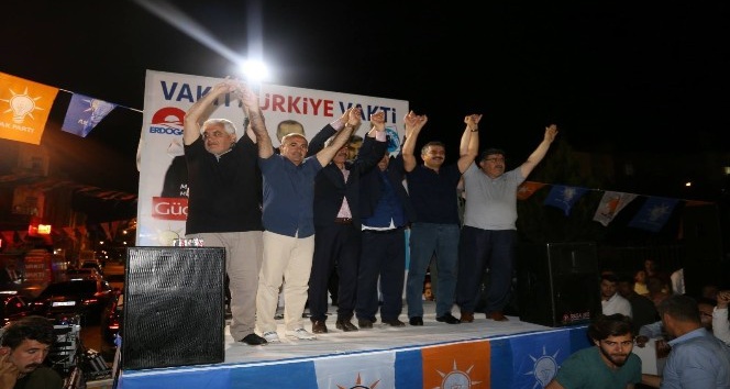 AK Parti Mahalle toplantılarında gövde gösterisi yaptı