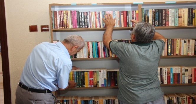 Beyşehir’de bağış kitaplarından mini kütüphane
