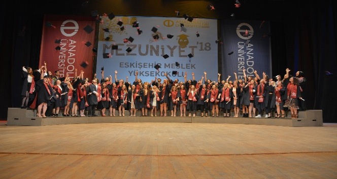 Eskişehir Meslek Yüksekokulu mezunlarını uğurladı