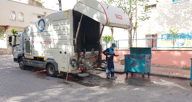 Şahinbey’de çöp konteynerleri temizleniyor