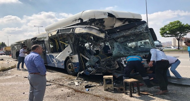 Başkent’te iki EGO otobüsü çarpıştı: 1 ölü, 15 yaralı