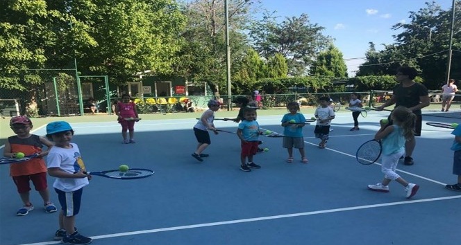 Tekirdağ’da ücretsiz tenis kursları başladı