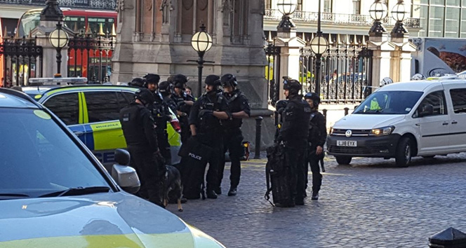 Londra’da bomba paniği