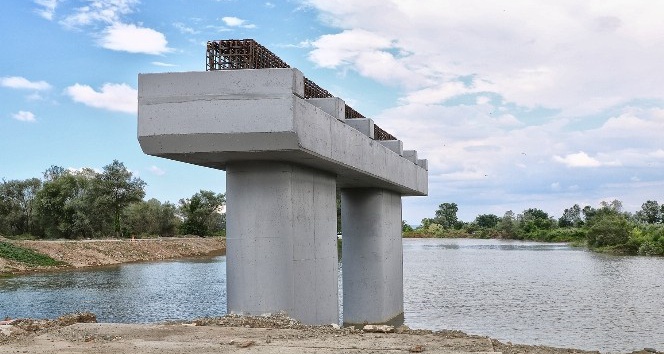 Arifiye’ye 65 metrelik yeni köprü yapılıyor