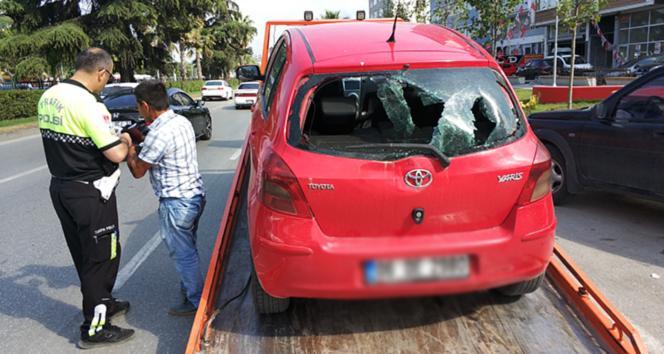 Samsun&#039;da otomobil yayalara çarptı: 2 yaralı