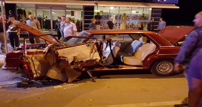 Düzce’de tır sürücüsü, 3 otomobil ve 1 kamyona çarptı vatandaşlar deprem zannetti
