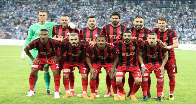 Gazişehir’de altı futbolcuyla daha yollar ayrıldı
