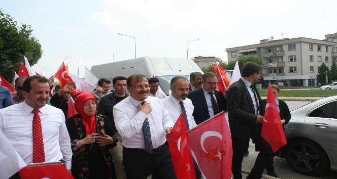 AK Partililer sevgi yürüyüşünde buluştu