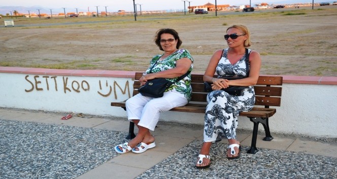 Ayvalık Belediyesi’nden Sarımsaklı sahil bandına bank ve oturma grupları