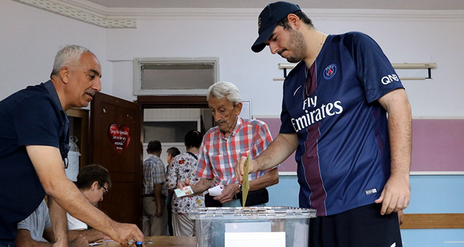 Cumhurbaşkanı ve 27. Dönem Milletvekili Genel Seçimi için Türkiye genelinde oy verme işlemi başladı