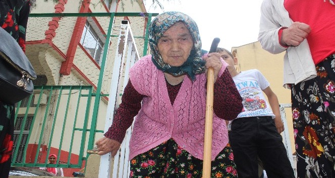 Türkiye’nin ilk başkanını seçmek için tüm zorluklara katlandı