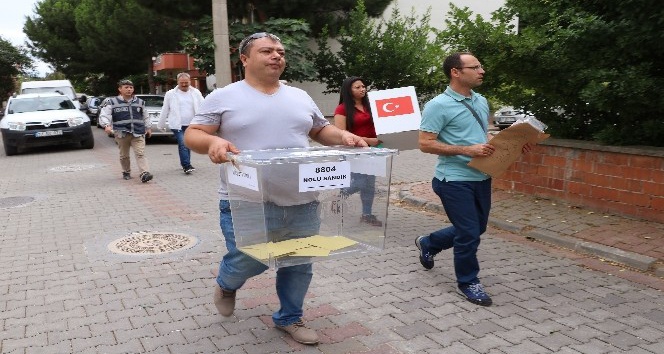 Çanakkale’de Cumhurbaşkanı ve 27. Dönem Milletvekili Genel Seçimi için Türkiye genelinde oy verme işlemi