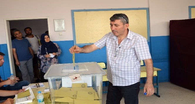 Didim’de 65 bin seçmen oy kullanmak için sandığa gitti