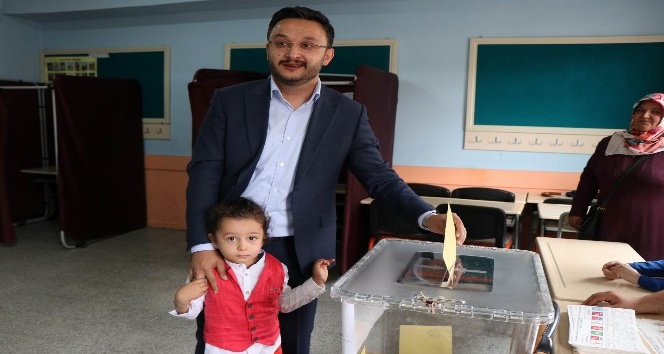 Nevşehir’de siyasiler oylarını kullandı