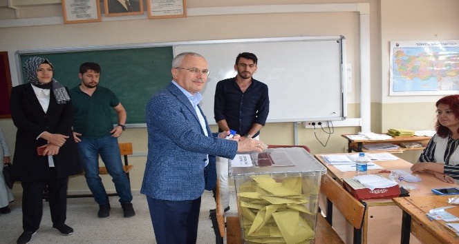 Mehmet Ceylan ve milletvekili adayları oylarını kullandı