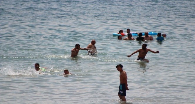 Oyunu kullanan seçmen Anadolu plajına akın etti