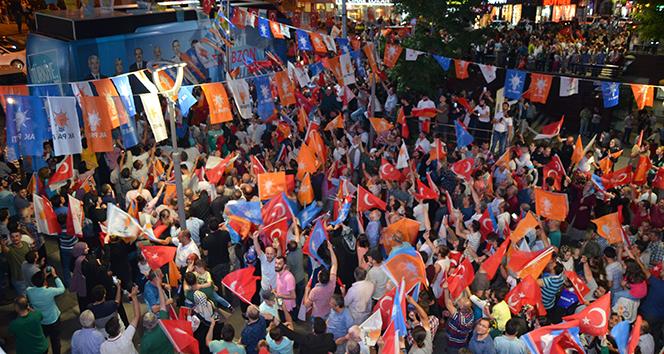 Trabzon AK Parti&#039;de kutlamalar başladı