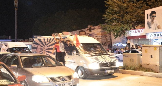 Kırşehir’de vatandaşlar sokaklara döküldü