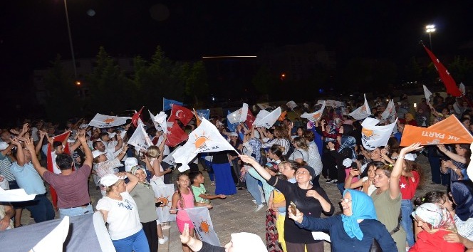 Didim’de AK Parti ve MHP’liler seçim zaferini  kutladı