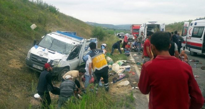 Bursa&#039;da tarım işçilerini taşıyan kamyonet kaza yaptı! 2 ölü, 22 yaralı