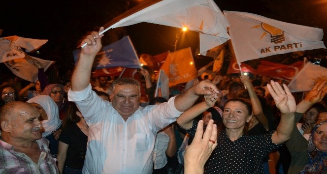 Bozyazı’da AK Parti’nin zaferi coşkuyla kutlandı
