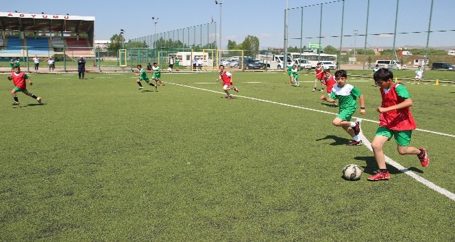 Sivas Belediyespor futbol yaz okulu başladı