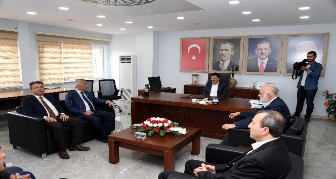 MHP’li Başkan Günaydın’dan AK Parti’ye tebrik ziyareti