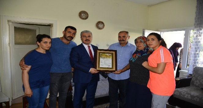 Şehit Süleyman Sevim’in ailesine ’şehadet belgesi’ verildi