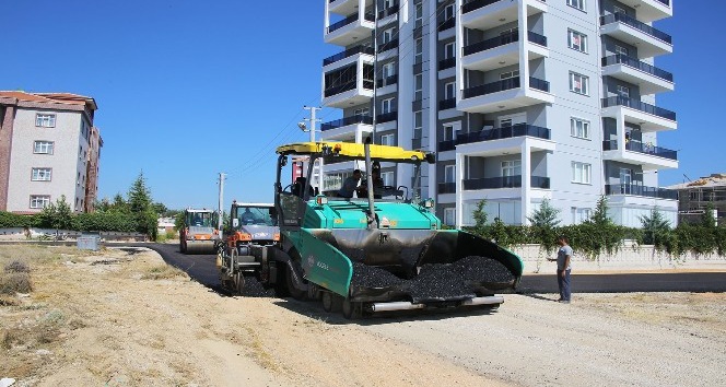 Karaman Belediyesi, Laren’de Mahallesinde asfalt çalışmalarını tamamlıyor