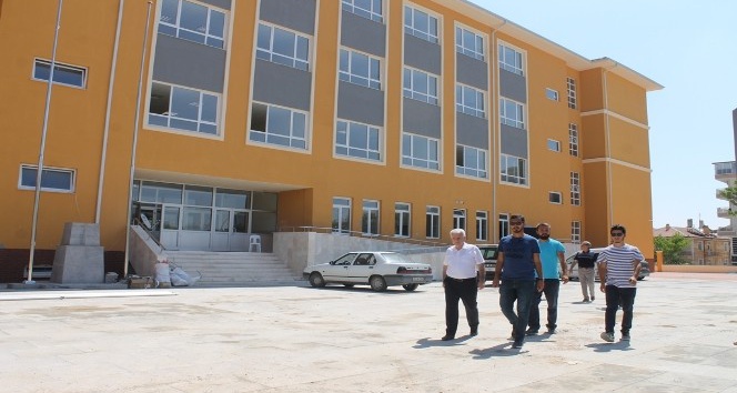 Kuntoğlu, yapımı devam okullarda incelemelerde bulundu