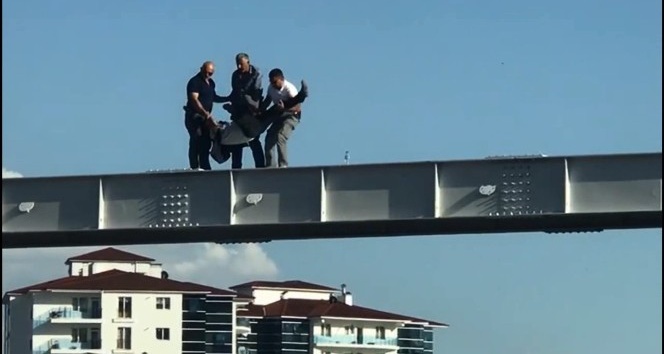 Kırıkkale’de üst geçitte intihar girişimi