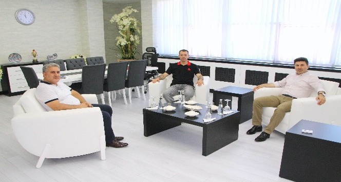Milletvekili Dr. Özşavlı Rektör Karacoşkun’u ziyaret etti