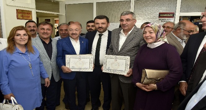 AK Parti Gümüşhane Milletvekilleri Akgül ve Pektaş mazbatalarını aldı