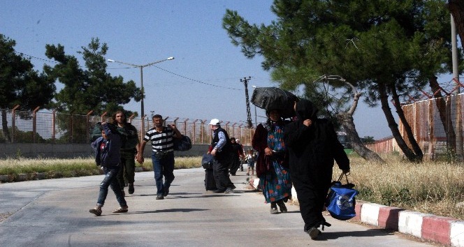 Bayramı ülkelerinde geçiren Suriyeliler dönüyor