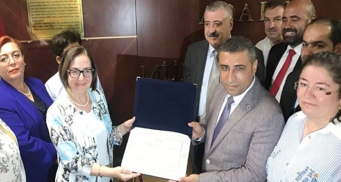 MHP ve CHP Gaziantep milletvekilleri mazbatalarını aldı