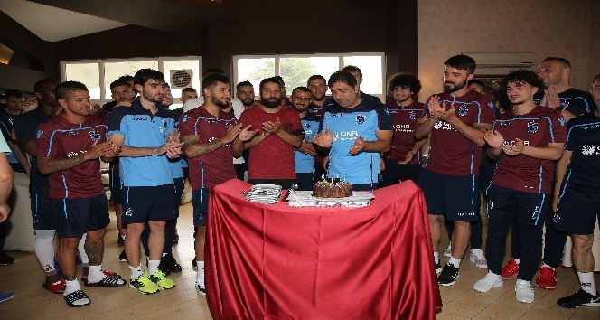 Trabzonspor’da Ünal Karaman’a doğum günü kutlaması