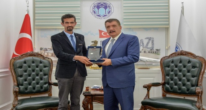 Başkan Gürkan, iki ödüle daha layık görüldü